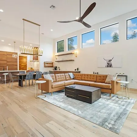 Central Contemporary W/ Pool And Spa-3